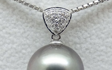 No Reserve Price - Tahitian Pearl, Silvery Lavender, Round, 12.06 mm - 18 kt. White gold - Pendant - Diamonds