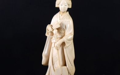 Okimono, Sculpture - Elephant ivory - Geisha - geisha met shamisen - Japan - 19th century