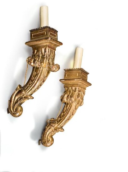 PAIR OF LIGHT ARMCHAIR Made of gilded wood...