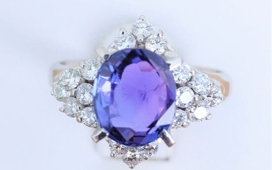PT900 Platinum - Ring - 1.91 ct Color Changing Sapphire - Diamond