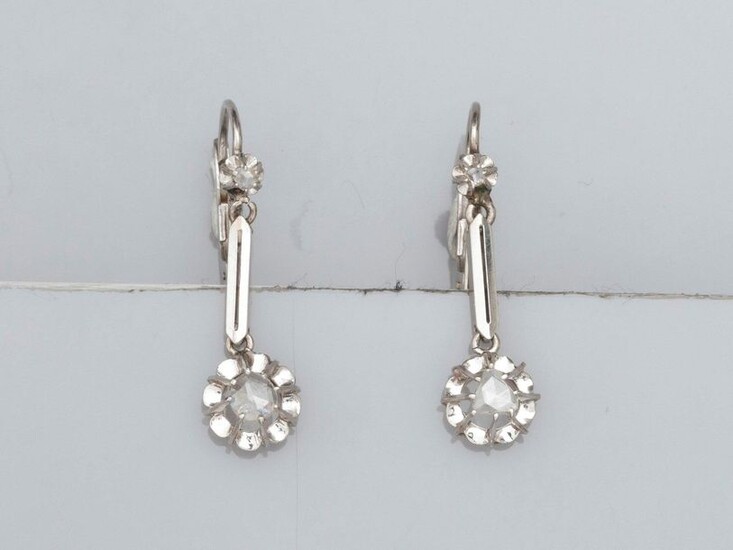 Pair of 750°/00 (18K) white gold sleepers, set with rose cut diamonds. 3.8 g. H: 2.9 cm