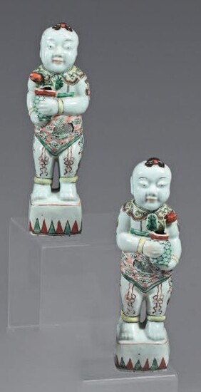 Pair of Chinese porcelain Ho-Ho. Kangxi (1662-1722). Represented standing on a base, dressed in a loincloth, decorated with enamels of the Green Family of bird, precious objects and friezes of mantling, grit and very small wear.