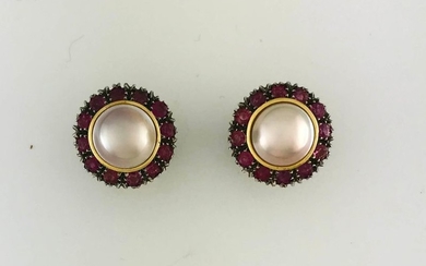 Pair of ear clips in gold 750°/°°° and...