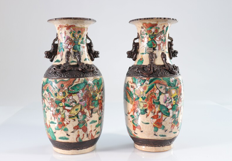 Paire de vases en porcelaine de Nankin à décor de guerriers 19ème
