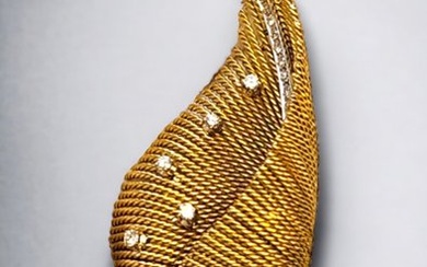 Pendant Vintage 18k Gold and Diamond Large Brooch