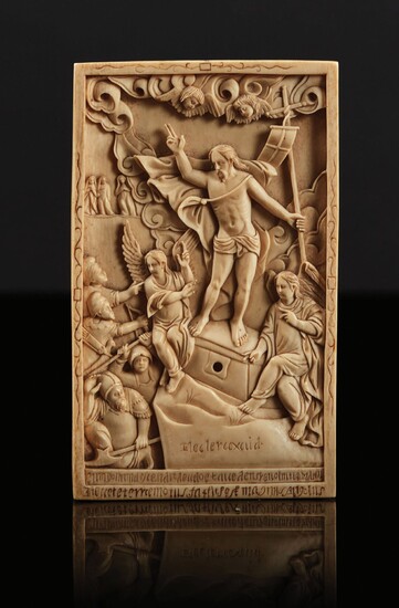 Plaque en ivoire sculpté en fort relief représentant... - Lot 79 - Pierre Bergé & Associés