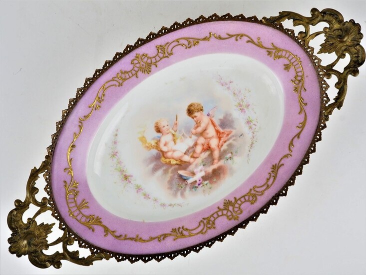 Porcelain bowl with putti