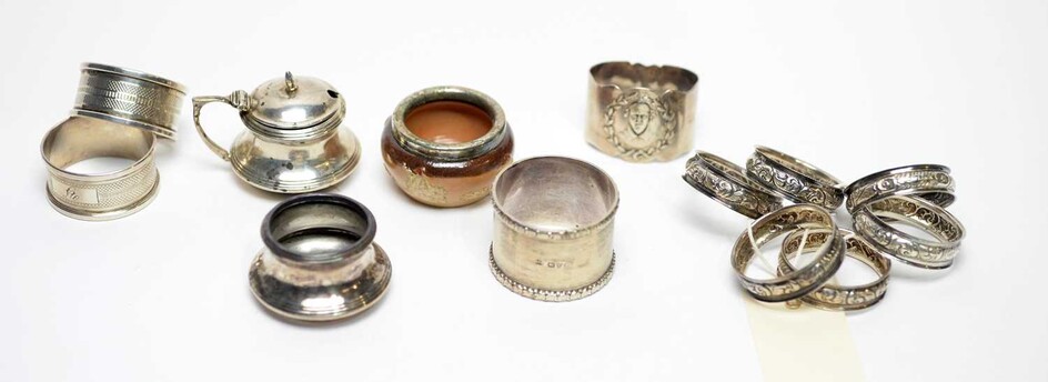 Predominantly silver and white metal napkin rings and cruets.