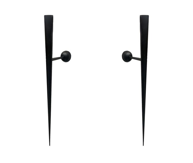 Prod. Lumen. Pair of black lacquered metal wall lights with lanceolate structure.