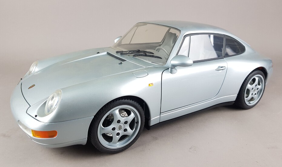 RIVAROSSI POCHER - Porsche 911 Carrera version argent. Chassis en aluminium, le reste est réalisé...