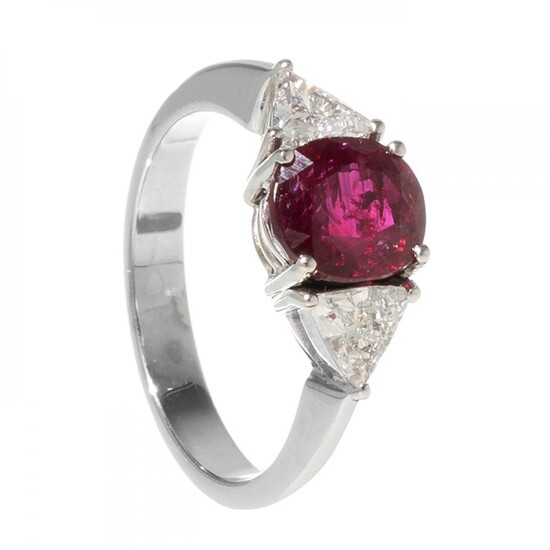 Ring in 18kt white gold with a natural ruby, Siam origin weighing 2.36 cts.