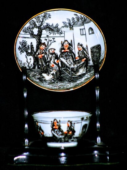 Saucer, Tea bowl (1) - Chinese export, En Grisaille (Encre de Chine) - Porcelain - Qianlong Era Chine de Commande (Compagnie des Indes) UNRECORDED European Subject Tea Bowl & Saucer - China - 18th century