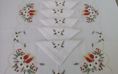 Spectacular Christmas tablecloth in pure linen with full stitch embroidery by hand - 175 x 270 cm - Linen - 21st century