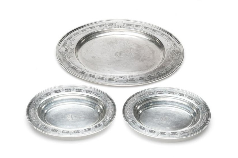 THREE AMERICAN SILVER OVAL SERVING DISHES, 2000g