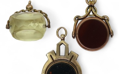 Three 9ct gold mounted fob seals, two set with bloodstone an...