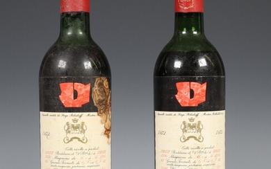 Twee flessen Bordeaux, Chateau Mouton Rothschild, 1972;
