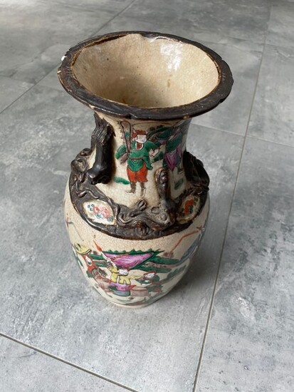 Vase (1) - Ceramic - Warrior - vaas met polychroom krijgersdecor - China - 19th century