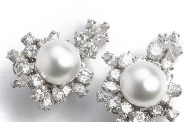 NOT SOLD. Ventrella: South Sea pearl and diamond ear clips with cultured South Sea pearl and diamonds weighing app. 10.00 ct., mounted in 18k white gold. – Bruun Rasmussen Auctioneers of Fine Art