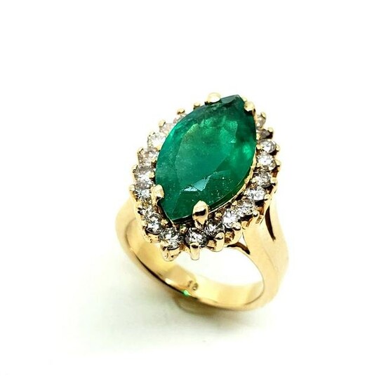 Vintage Art Deco 18 K Yellow Gold Diamond Emerald