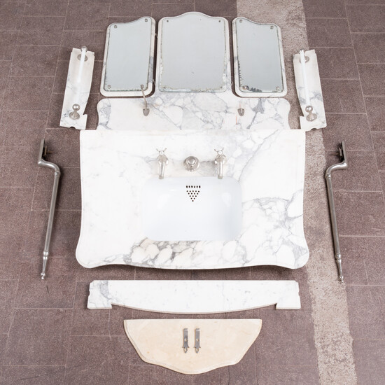 Washbasin ensemble with three wall mirrors and two towel holders, marble, steel (10).