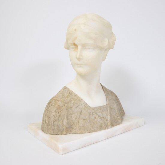 Women's bust in alabaster ca 1900