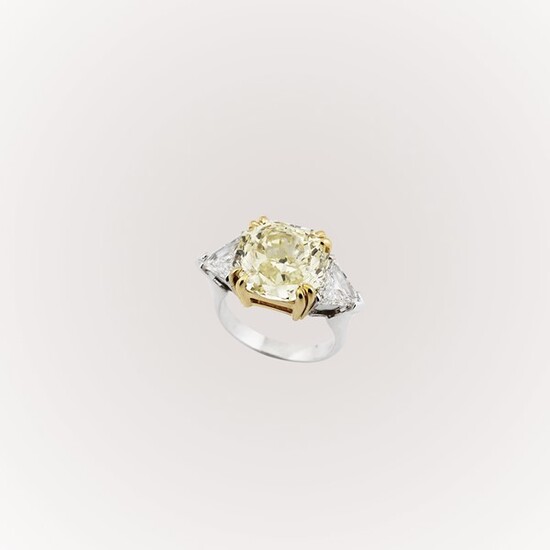 YELLOW FANCY DIAMOND AND GOLD RING