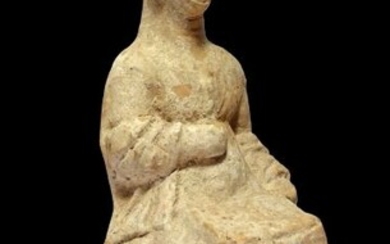 ancient greek hellenistic Terracotta - Seated peplophore statuette holding a chest - 3rd C. BC