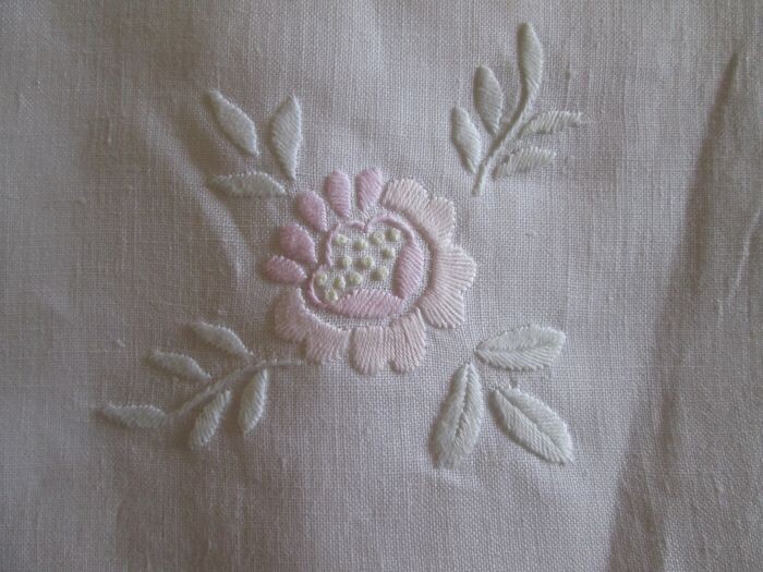 hand-embroidered pure linen tablecloth - Linen - Second half 20th century