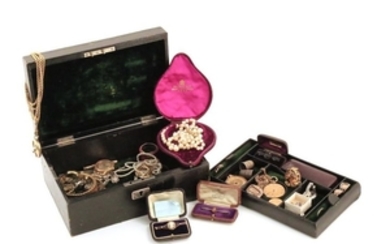A jewellery casket containing various items of jew…