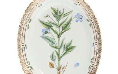 “Flora Danica”. A Royal Copenhagen porcelain platter decorated in colours and gold with flower. No. 372. L. 36 cm.