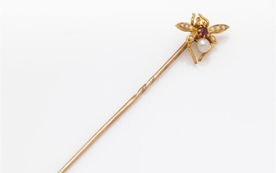 18ct Gold ruby and pearl bee stick pin, Length 6cm,...