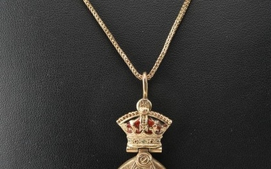 AN ANTIQUE QUEEN VICTORIA JUBILEE MASONIC PENDANT IN ENAMEL AND SILVER, 1837-1897, TO AN 18CT GOLD CHAIN