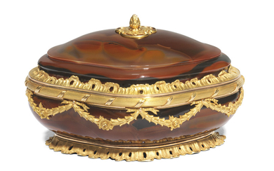 A TWO-COLOUR GOLD-MOUNTED AGATE BOX, MARKED FABERGÉ, WITH THE WORKMASTER'S MARK OF MICHAEL PERCHIN, ST PETERSBURG, CIRCA 1890, SCRATCHED INVENTORY NUMBERS 57747 AND 14470