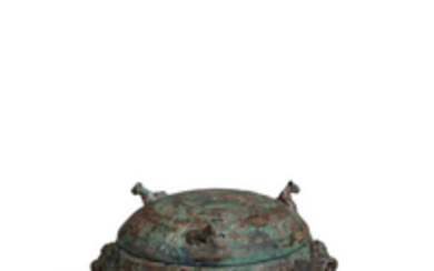 AN ARCHAIC BRONZE RITUAL TRIPOD VESSEL AND COVER, DING