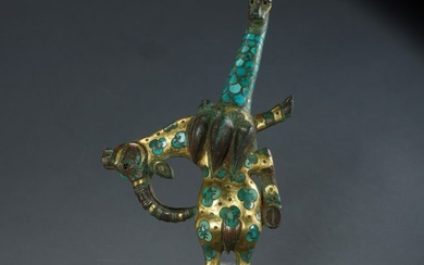 6TH CENTURY BC TO THE 3RD CENTURY BC, WARRING STATES PERIOD, BRONZE BELT HOOK INLAID WITH GOLD AND