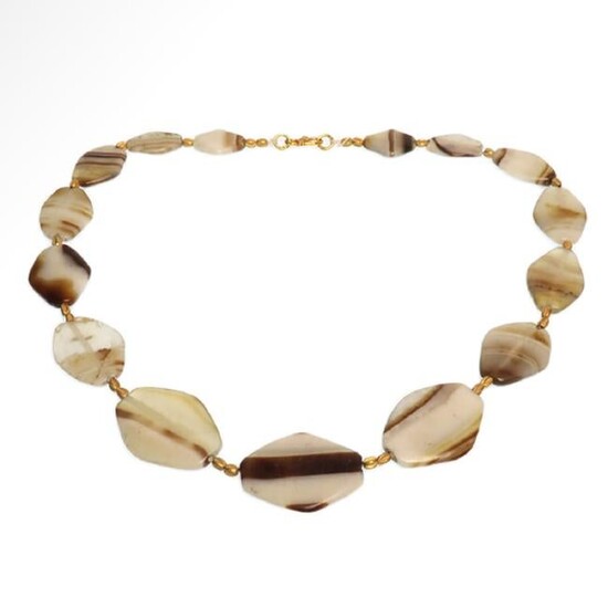 Near Eastern Banded Agate and Gold Necklace, c.