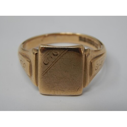 9ct Yellow Gold Gentleman's Signet Ring: Size S: Weight 5.9g
