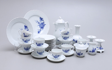 A 32-piece porcelain coffee set, Echt Cobalt, Schumann Arzberg, Germany.