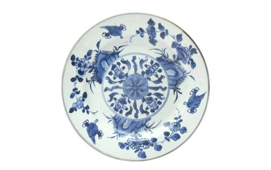 A CHINESE BLUE AND WHITE 'LOTUS' DISH 清康熙 青花蓮紋盤