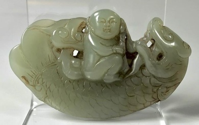 A CHINESE QING DYNASTY CELADON JADE CARVING PENDANT