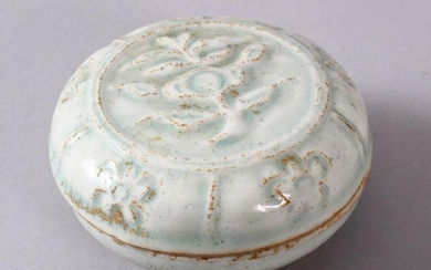 A CHINESE SONG STYLE FLORAL CYLIDRICAL BOX & COVER