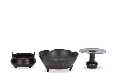 A COLLECTION OF CHINESE AND JAPANESE BRONZE VESSELS 19th century...