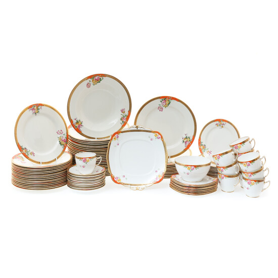 A CRESCENT CHINA 99-PIECE TEA AND DINNER SERVICE.