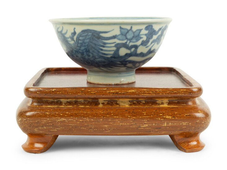 A Chinese Blue and White Tea Bowl with Phoenix Bird Decoration