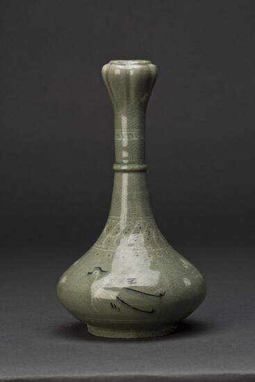 A Chinese crackle garlic vase