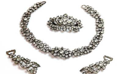 A French late 18th century paste necklace