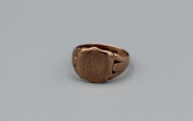 A Gentleman's 9ct rose gold signet ring, monogram rubbed. Birmingham...