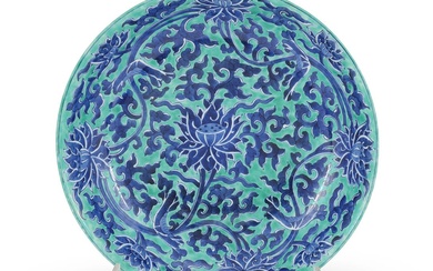 A LARGE CHINESE GREEN-GROUND BLUE AND WHITE PLATE IN KANGXI STYLE