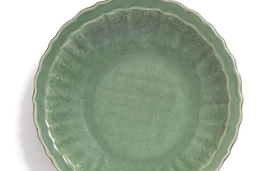 A 'LONGQUAN' CELADON-GLAZED 'DIAPER AND FLORAL' BARBED-RIM CHARGER, MING DYNASTY