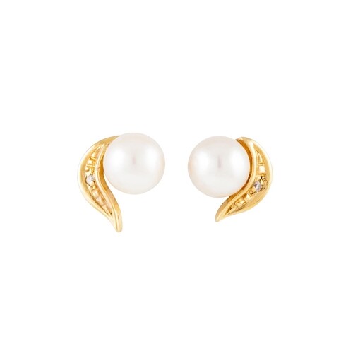 A PAIR OF CULTURED PEARL EARRINGS, mounted in 18ct gold